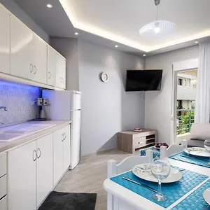 Apartament Leonardo, Toroni